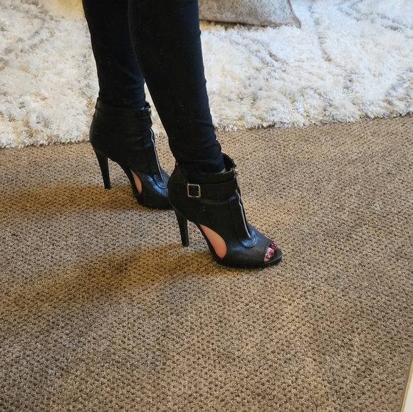 Charlotte Russe Peep Toe Heels - Picture 2 of 16